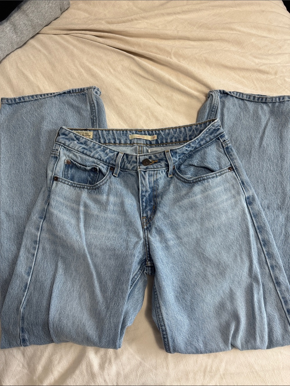 Levi's Low Loose Jeans - Picture 2 of 3